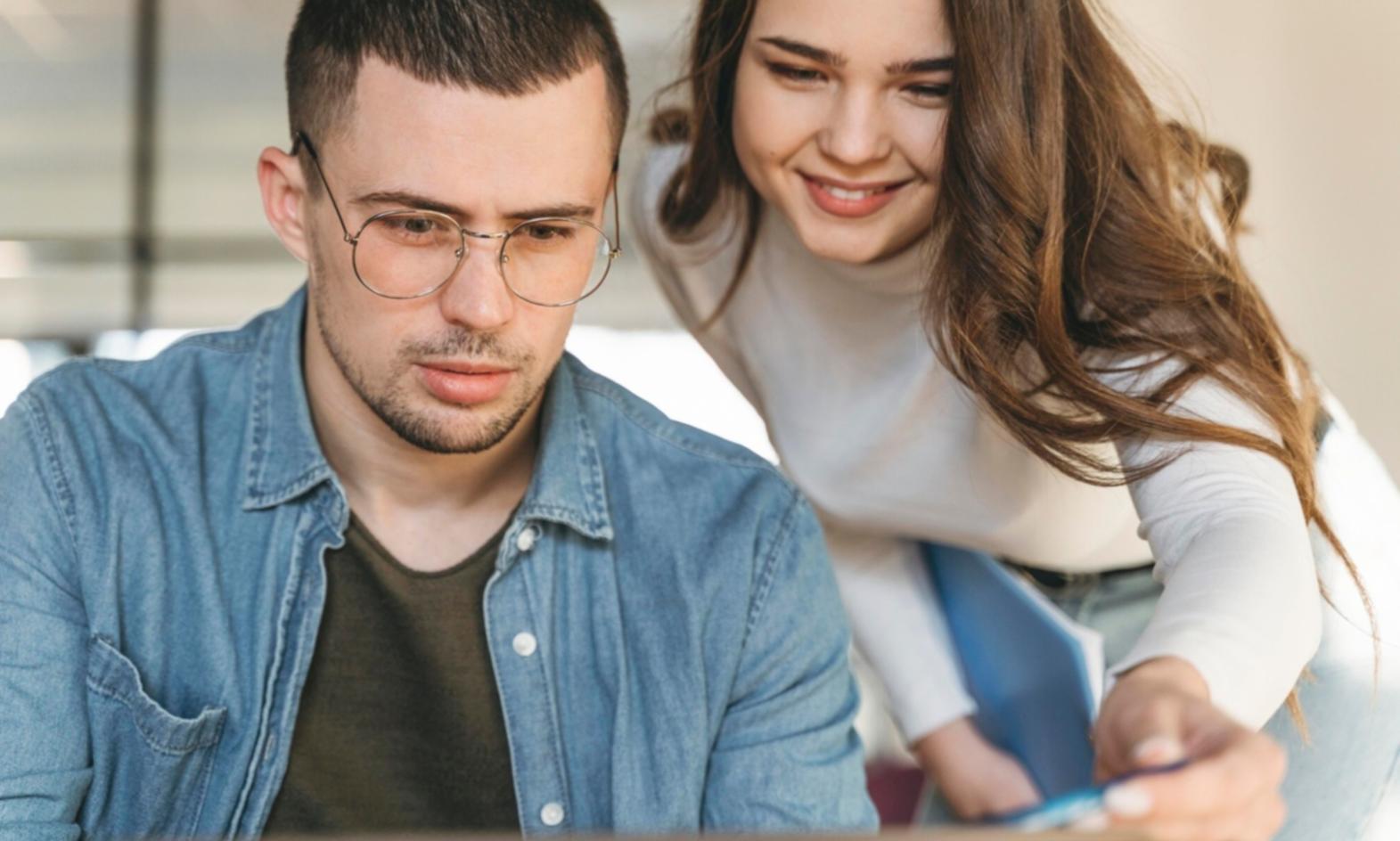 Beratungsgespräch zu Finanzmarketing und Geschäftsstrategie