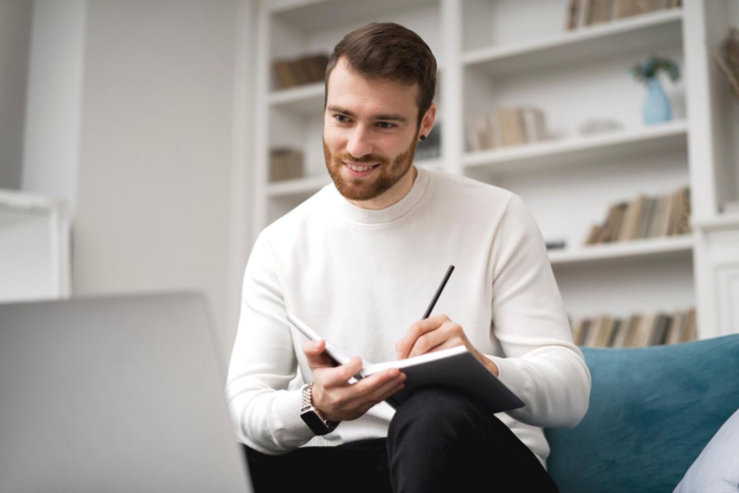 Strategische Geschäftsbesprechung im modernen Büroumfeld